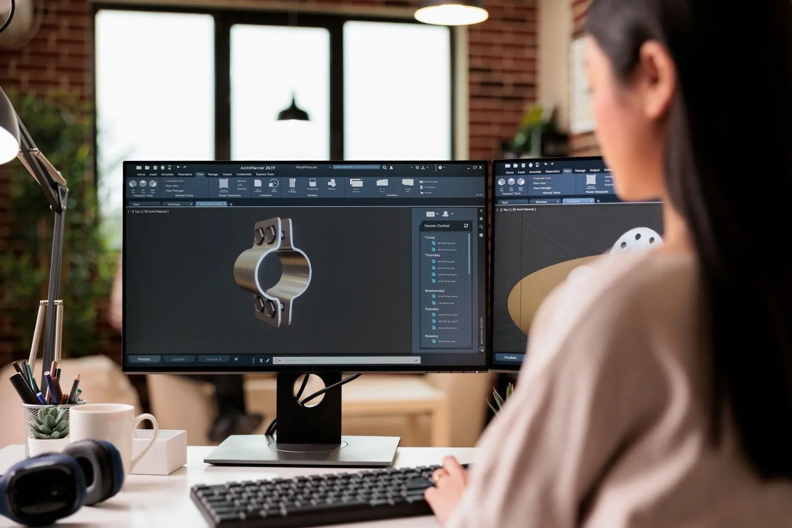 AutoCAD-Oberfläche für professionelle 2D-Zeichnungserstellung und grundlegende 3D-Konstruktionsaufgaben.
